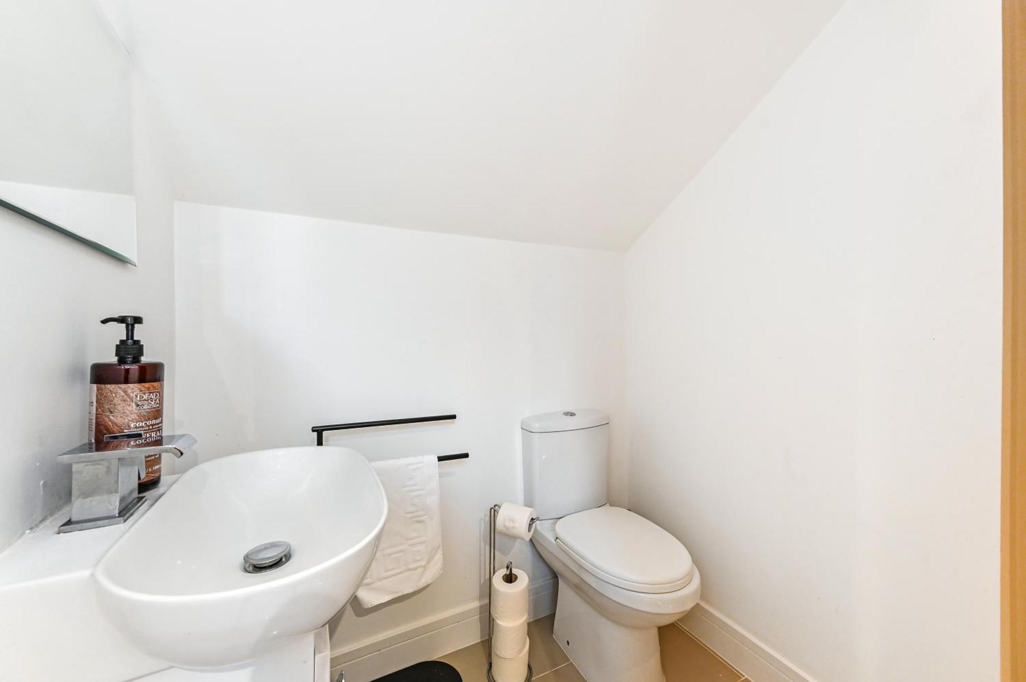 Family 1 Bed Apt Near Cardiff City Centre, Free Parking, Quiet, Secure Neighbourhood Dış mekan fotoğraf