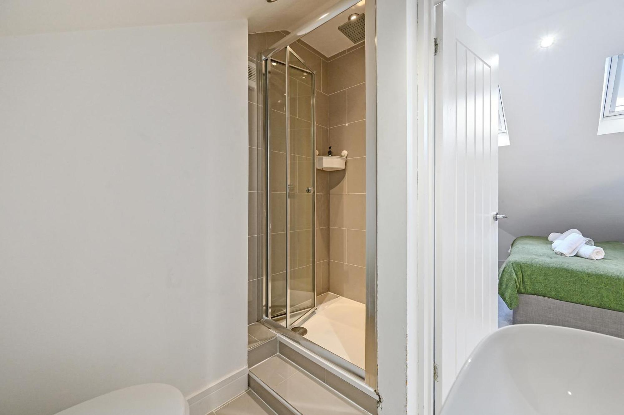Family 1 Bed Apt Near Cardiff City Centre, Free Parking, Quiet, Secure Neighbourhood Dış mekan fotoğraf